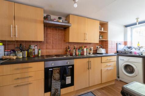 3-bed house on Royal Park Avenue, Hyde Park, Leeds, £1,959/mo