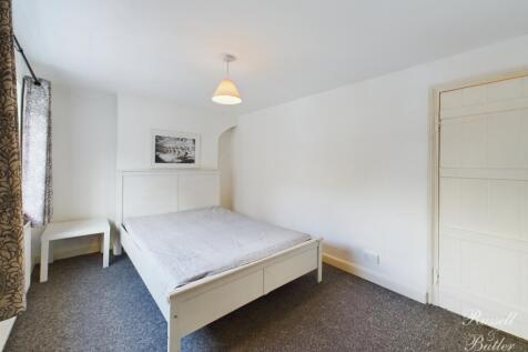 CAM02127G0-PR0124-STILL012