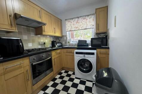 102 redhoave main kitchen front.jpg