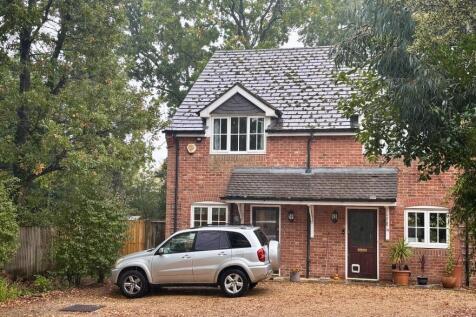 2-bed semi-detached on Churchill Avenue, Bishops Waltham, £1,350/mo