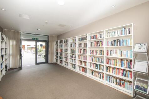 150 Queensway Court_-15.jpg