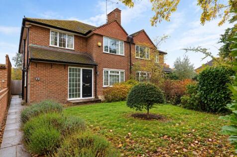 3-bed flat on Thames Ditton, Surrey, KT7, £2,500/mo