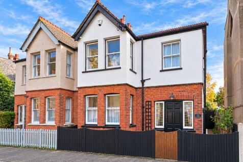 Victorian Terrace House in Bright Daylight-Duplica