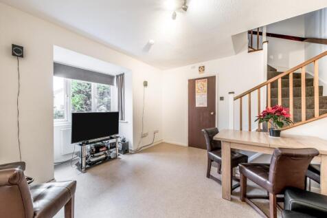 Queensbury Close, Bedford, Bedfordshire, MK40 photo 4
