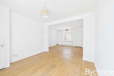 CAM05454G0-PR0159-STILL010