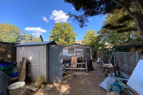 REAR GARDEN approx 100ft