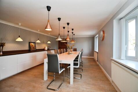 Dining / entertaining room