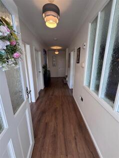 Entrance Hallway 1.jpg