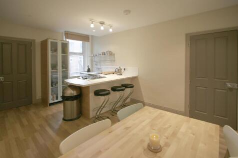5-bed flat on Helmsley Road, Sandyford, Newcastle Upon Tyne, £2,925/mo