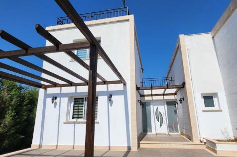 Amazing Three Bedroom Fully Furnished Villa with Private Swimming Pool Image 9999 2