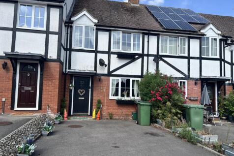 Front of property with driveway parking
