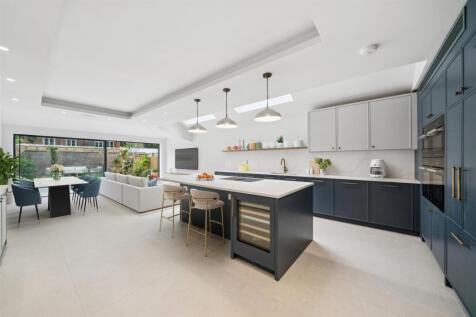 FOR SALE - Wavendon Avenue, W4