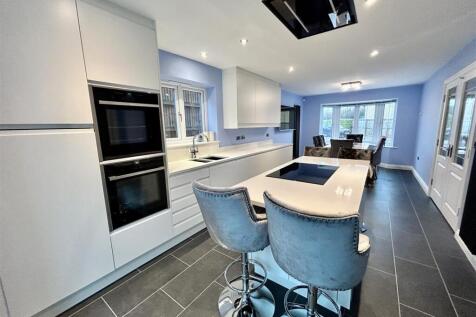 Kitchen/Dining Room View Eight