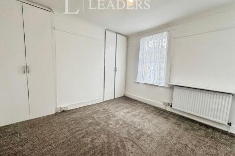 Warwick Road, CO15 photo 3