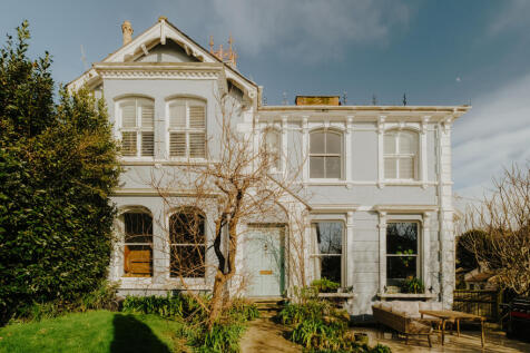 Croft-Hastings-ElphinstoneRoad-Exterior