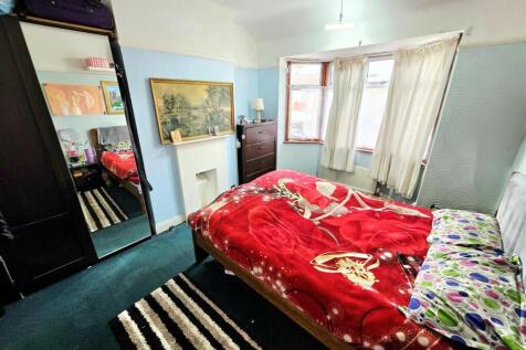 Wadham Gardens, Greenford photo 4