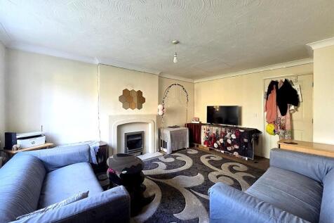 Peckstone Close, Parkside - Lounge.jpg