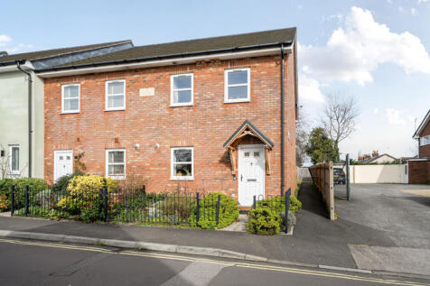 Alton, GU34 - property photo