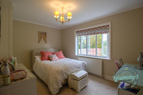 Double bedroom to rear