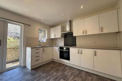 Town End Road, HOLMFIRTH, West Yorkshire photo 4