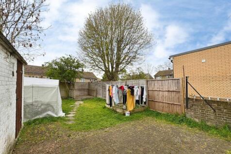 Tithe Farm Road, Houghton Regis, Dunstable, LU5 photo 5