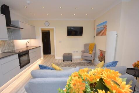 Flat 4 19 Victoria Road Penarth CF64 3EG photo 4