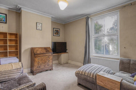 Living Room - Ang...
