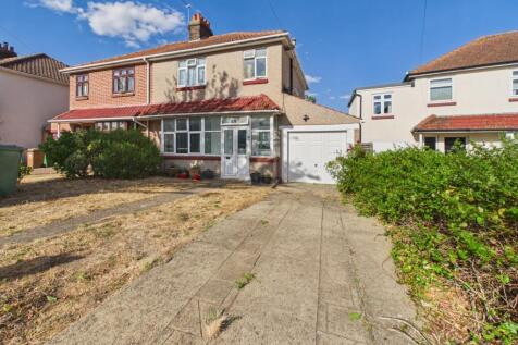 Presented by Clinton at EweMove Bexleyheath and Da