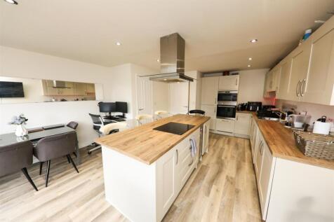 OPEN PLAN DINING ISLAND KITCHEN