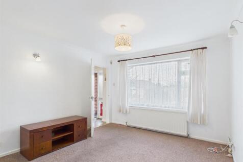 4-bed-house-leckhampton-12.jpg