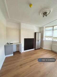 Large Double Bedroom With Kitchenette