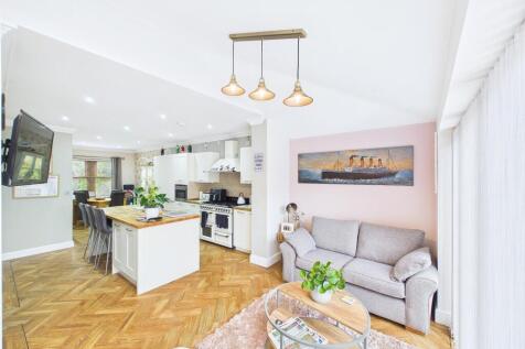 Family Kitchen and Garden Room