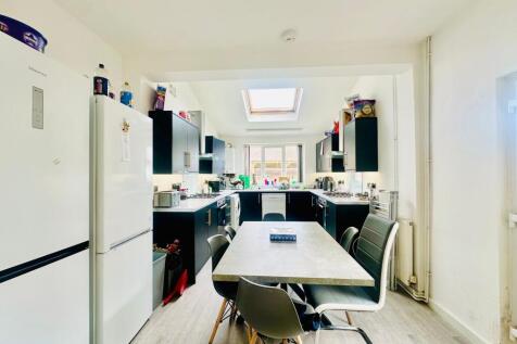 Harlaxton Drive, Lenton photo 3