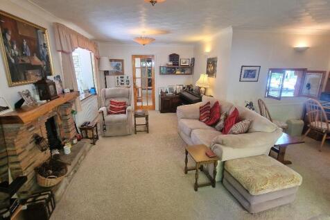 Sitting Room / Dining Room