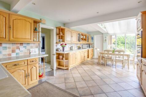 63 Marlow Road, HP11 1TG-16.jpg