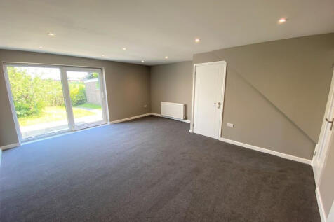 Buckingham Way, Royston, Barnsley, S71 photo 2