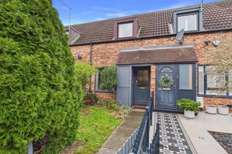 West Molesey, KT8 - property photo