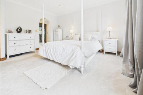 PRINCIPAL BEDROOM SUITE