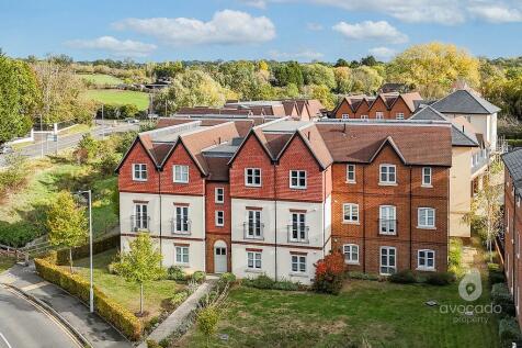 Ferard Corner, Warfield, Bracknell, Berkshire, RG42 6BW. 2 bedroom apartment for sale
