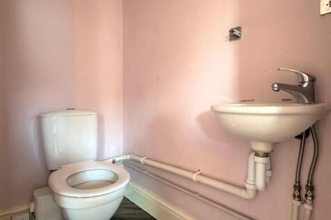 EN-SUITE CLOAKROO...