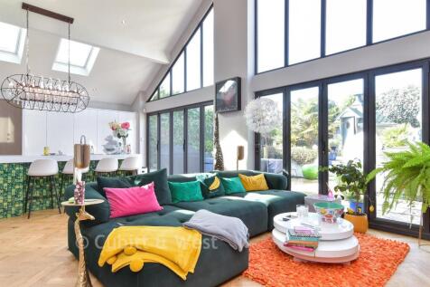Kitchen/ Lounge