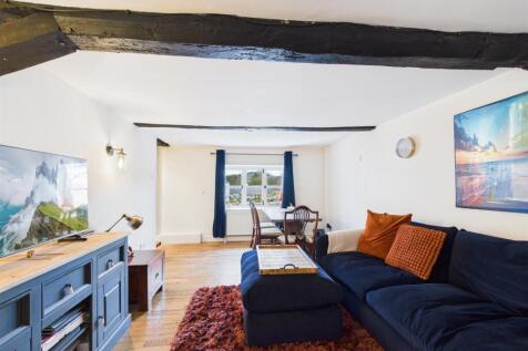 Sitting room 2 .jpg