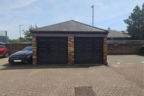1 - Two X Garages in Redcliffe.jpg