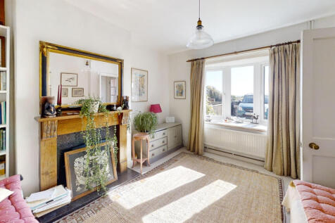 109-Weston-Street-Living-Room