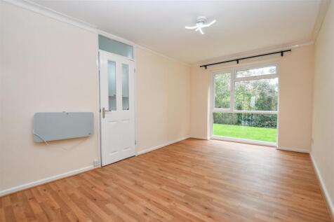 Lakeside Place, London Colney, AL2 photo 3