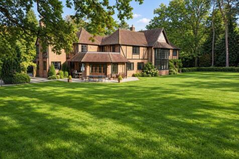 The Ridge, Lower Basildon, Berkshire RG8. 6 bedroom detached house for sale