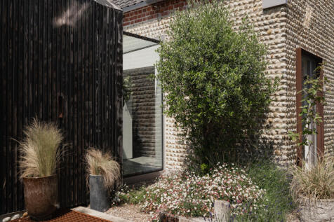 292234 - Seven Whistlers, Salthouse (exteriors)...