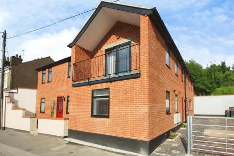 2-bed flat on Sussex Road, South Croydon , £1,595/mo