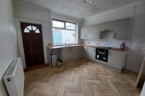 Newcastle Avenue, Blackpool photo 3