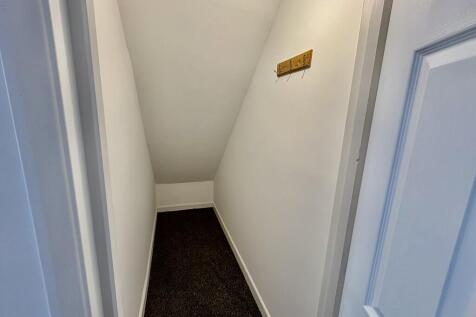 Flat A, 50 Victoria Road photo 5